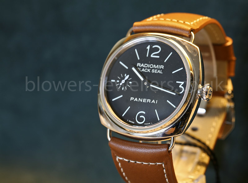 Panerai PAM 183 vs PAM 380: Radiomir Black Seal, Manual or Automatic?
